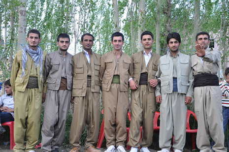 Yüksekova'da 28.29.05.2011 tarihleri arasında evlenen çiftleri sizler için sayfamıza taşıdık. Yüksekova Güncel olarak tüm çiftlerimize mutluluklar dileriz. Foto: Yaşar Kaplan