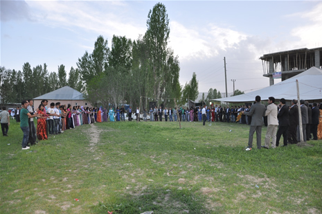 Yüksekova'da 28.29.05.2011 tarihleri arasında evlenen çiftleri sizler için sayfamıza taşıdık. Yüksekova Güncel olarak tüm çiftlerimize mutluluklar dileriz. Foto: Yaşar Kaplan