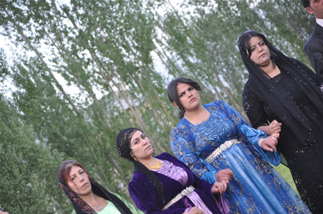 Yüksekova'da 28.29.05.2011 tarihleri arasında evlenen çiftleri sizler için sayfamıza taşıdık. Yüksekova Güncel olarak tüm çiftlerimize mutluluklar dileriz. Foto: Yaşar Kaplan