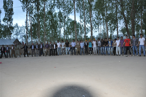 Yüksekova'da 28.29.05.2011 tarihleri arasında evlenen çiftleri sizler için sayfamıza taşıdık. Yüksekova Güncel olarak tüm çiftlerimize mutluluklar dileriz. Foto: Yaşar Kaplan