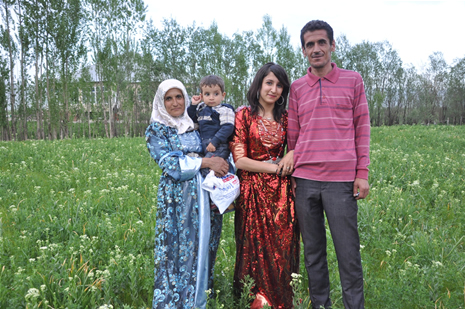 Yüksekova'da 28.29.05.2011 tarihleri arasında evlenen çiftleri sizler için sayfamıza taşıdık. Yüksekova Güncel olarak tüm çiftlerimize mutluluklar dileriz. Foto: Yaşar Kaplan