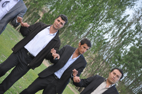 Yüksekova'da 28.29.05.2011 tarihleri arasında evlenen çiftleri sizler için sayfamıza taşıdık. Yüksekova Güncel olarak tüm çiftlerimize mutluluklar dileriz. Foto: Yaşar Kaplan