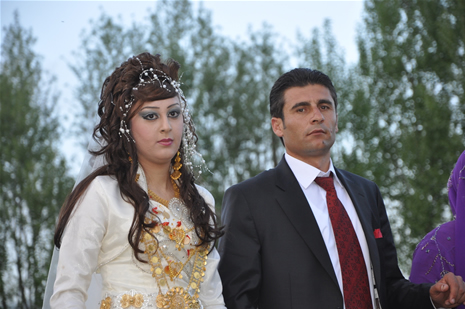 Yüksekova'da 28.29.05.2011 tarihleri arasında evlenen çiftleri sizler için sayfamıza taşıdık. Yüksekova Güncel olarak tüm çiftlerimize mutluluklar dileriz. Foto: Yaşar Kaplan