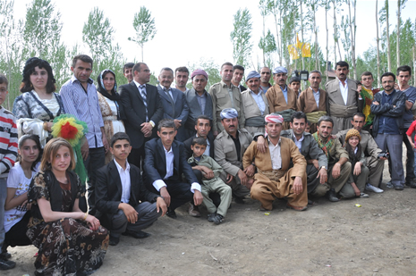 Yüksekova'da 28.29.05.2011 tarihleri arasında evlenen çiftleri sizler için sayfamıza taşıdık. Yüksekova Güncel olarak tüm çiftlerimize mutluluklar dileriz. Foto: Yaşar Kaplan