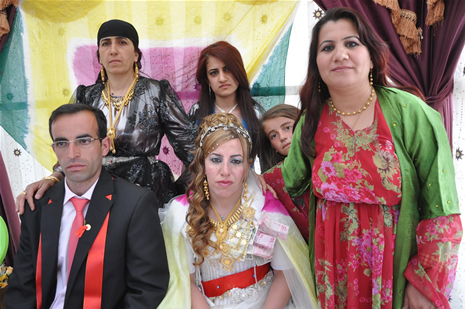 Yüksekova'da 28.29.05.2011 tarihleri arasında evlenen çiftleri sizler için sayfamıza taşıdık. Yüksekova Güncel olarak tüm çiftlerimize mutluluklar dileriz. Foto: Yaşar Kaplan