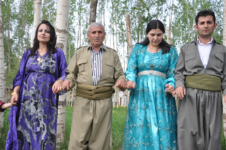 Yüksekova'da 28.29.05.2011 tarihleri arasında evlenen çiftleri sizler için sayfamıza taşıdık. Yüksekova Güncel olarak tüm çiftlerimize mutluluklar dileriz. Foto: Yaşar Kaplan