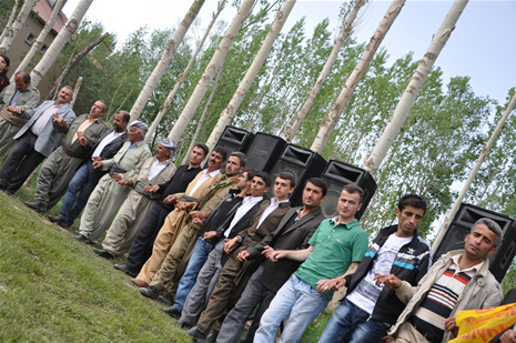 Yüksekova'da 28.29.05.2011 tarihleri arasında evlenen çiftleri sizler için sayfamıza taşıdık. Yüksekova Güncel olarak tüm çiftlerimize mutluluklar dileriz. Foto: Yaşar Kaplan