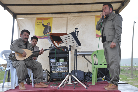 Yüksekova'da 28.29.05.2011 tarihleri arasında evlenen çiftleri sizler için sayfamıza taşıdık. Yüksekova Güncel olarak tüm çiftlerimize mutluluklar dileriz. Foto: Yaşar Kaplan