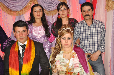 Yüksekova'da 28.29.05.2011 tarihleri arasında evlenen çiftleri sizler için sayfamıza taşıdık. Yüksekova Güncel olarak tüm çiftlerimize mutluluklar dileriz. Foto: Yaşar Kaplan