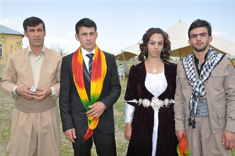 Yüksekova'da 28.29.05.2011 tarihleri arasında evlenen çiftleri sizler için sayfamıza taşıdık. Yüksekova Güncel olarak tüm çiftlerimize mutluluklar dileriz. Foto: Yaşar Kaplan