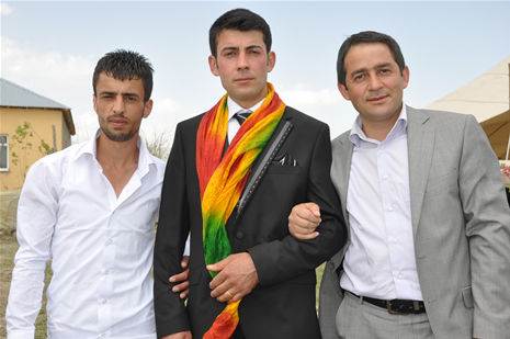 Yüksekova'da 28.29.05.2011 tarihleri arasında evlenen çiftleri sizler için sayfamıza taşıdık. Yüksekova Güncel olarak tüm çiftlerimize mutluluklar dileriz. Foto: Yaşar Kaplan