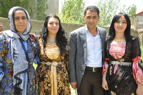 Yüksekova'da 28.29.05.2011 tarihleri arasında evlenen çiftleri sizler için sayfamıza taşıdık. Yüksekova Güncel olarak tüm çiftlerimize mutluluklar dileriz. Foto: Yaşar Kaplan