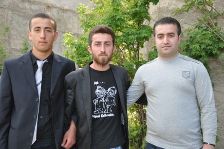 Yüksekova'da 28.29.05.2011 tarihleri arasında evlenen çiftleri sizler için sayfamıza taşıdık. Yüksekova Güncel olarak tüm çiftlerimize mutluluklar dileriz. Foto: Yaşar Kaplan