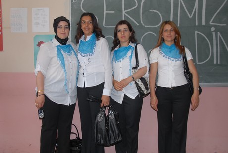 Yüksekova'da Halk Eğitim Müdürlüğü tarafından 2010-2011 yıl sonu sergisi açıldı.