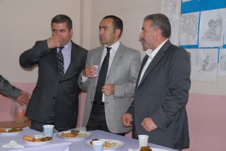 Yüksekova'da Halk Eğitim Müdürlüğü tarafından 2010-2011 yıl sonu sergisi açıldı.