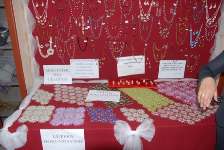 Yüksekova'da Halk Eğitim Müdürlüğü tarafından 2010-2011 yıl sonu sergisi açıldı.