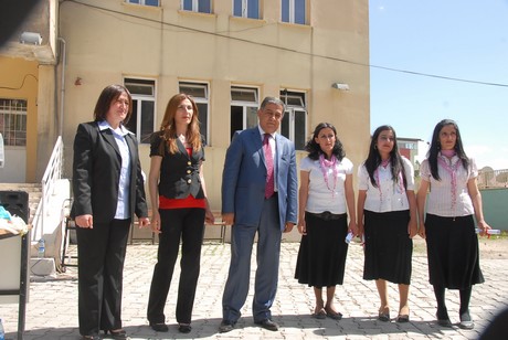 Yüksekova'da Halk Eğitim Müdürlüğü tarafından 2010-2011 yıl sonu sergisi açıldı.