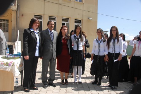 Yüksekova'da Halk Eğitim Müdürlüğü tarafından 2010-2011 yıl sonu sergisi açıldı.