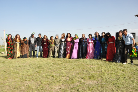 Yüksekova'da 01 ile 05 Haziran 2011 tarihleri arasında  evlenen çiftleri sizler için sayfamıza taşıdık. Yüksekova Güncel olarak tüm çiftlerimize mutluluklar dileriz.