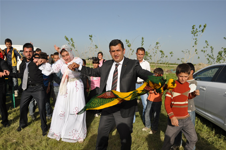 Yüksekova'da 01 ile 05 Haziran 2011 tarihleri arasında  evlenen çiftleri sizler için sayfamıza taşıdık. Yüksekova Güncel olarak tüm çiftlerimize mutluluklar dileriz.