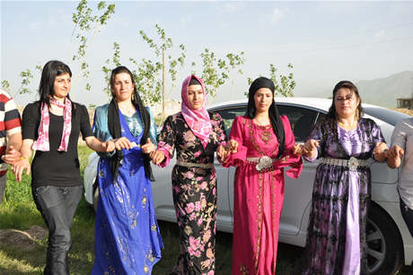 Yüksekova'da 01 ile 05 Haziran 2011 tarihleri arasında  evlenen çiftleri sizler için sayfamıza taşıdık. Yüksekova Güncel olarak tüm çiftlerimize mutluluklar dileriz.