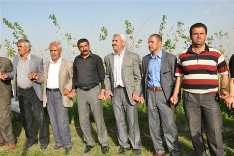Yüksekova'da 01 ile 05 Haziran 2011 tarihleri arasında  evlenen çiftleri sizler için sayfamıza taşıdık. Yüksekova Güncel olarak tüm çiftlerimize mutluluklar dileriz.