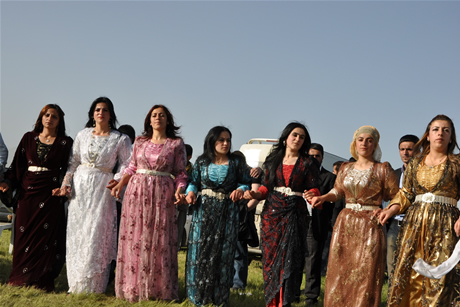 Yüksekova'da 01 ile 05 Haziran 2011 tarihleri arasında  evlenen çiftleri sizler için sayfamıza taşıdık. Yüksekova Güncel olarak tüm çiftlerimize mutluluklar dileriz.