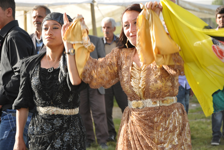Yüksekova'da 01 ile 05 Haziran 2011 tarihleri arasında  evlenen çiftleri sizler için sayfamıza taşıdık. Yüksekova Güncel olarak tüm çiftlerimize mutluluklar dileriz.