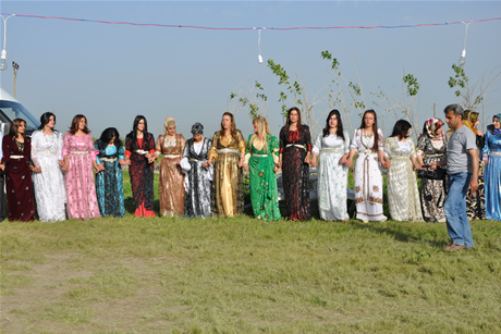 Yüksekova'da 01 ile 05 Haziran 2011 tarihleri arasında  evlenen çiftleri sizler için sayfamıza taşıdık. Yüksekova Güncel olarak tüm çiftlerimize mutluluklar dileriz.