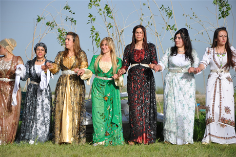 Yüksekova'da 01 ile 05 Haziran 2011 tarihleri arasında  evlenen çiftleri sizler için sayfamıza taşıdık. Yüksekova Güncel olarak tüm çiftlerimize mutluluklar dileriz.