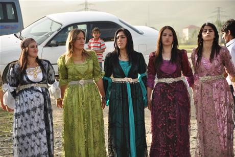 Yüksekova'da 01 ile 05 Haziran 2011 tarihleri arasında  evlenen çiftleri sizler için sayfamıza taşıdık. Yüksekova Güncel olarak tüm çiftlerimize mutluluklar dileriz.