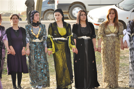 Yüksekova'da 01 ile 05 Haziran 2011 tarihleri arasında  evlenen çiftleri sizler için sayfamıza taşıdık. Yüksekova Güncel olarak tüm çiftlerimize mutluluklar dileriz.