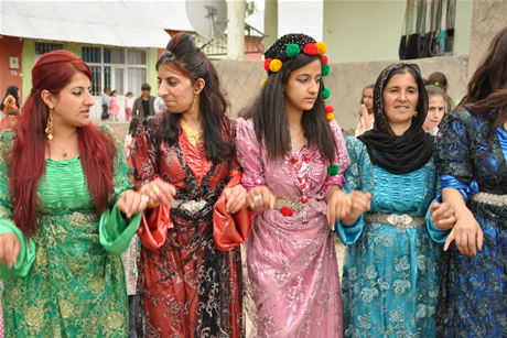 Yüksekova'da 01 ile 05 Haziran 2011 tarihleri arasında  evlenen çiftleri sizler için sayfamıza taşıdık. Yüksekova Güncel olarak tüm çiftlerimize mutluluklar dileriz.