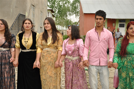 Yüksekova'da 01 ile 05 Haziran 2011 tarihleri arasında  evlenen çiftleri sizler için sayfamıza taşıdık. Yüksekova Güncel olarak tüm çiftlerimize mutluluklar dileriz.