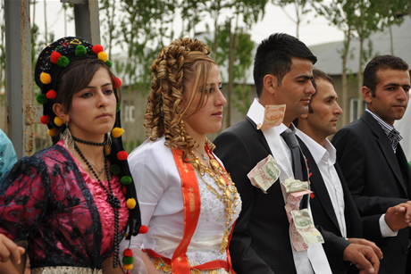 Yüksekova'da 01 ile 05 Haziran 2011 tarihleri arasında  evlenen çiftleri sizler için sayfamıza taşıdık. Yüksekova Güncel olarak tüm çiftlerimize mutluluklar dileriz.