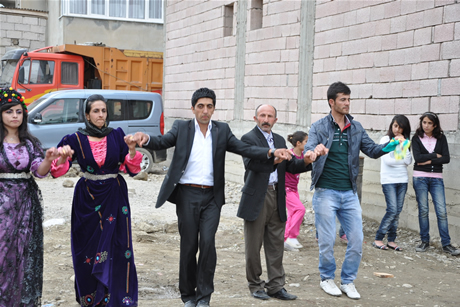 Yüksekova'da 01 ile 05 Haziran 2011 tarihleri arasında  evlenen çiftleri sizler için sayfamıza taşıdık. Yüksekova Güncel olarak tüm çiftlerimize mutluluklar dileriz.