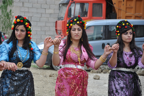 Yüksekova'da 01 ile 05 Haziran 2011 tarihleri arasında  evlenen çiftleri sizler için sayfamıza taşıdık. Yüksekova Güncel olarak tüm çiftlerimize mutluluklar dileriz.