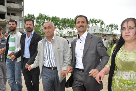 Yüksekova'da 01 ile 05 Haziran 2011 tarihleri arasında  evlenen çiftleri sizler için sayfamıza taşıdık. Yüksekova Güncel olarak tüm çiftlerimize mutluluklar dileriz.