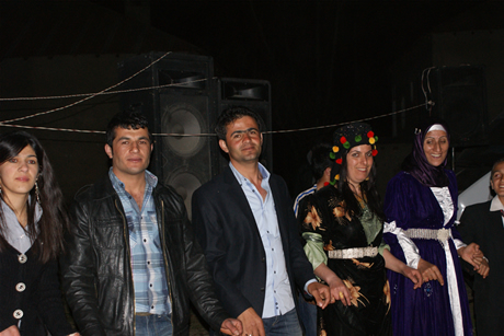 Yüksekova'da 01 ile 05 Haziran 2011 tarihleri arasında  evlenen çiftleri sizler için sayfamıza taşıdık. Yüksekova Güncel olarak tüm çiftlerimize mutluluklar dileriz.