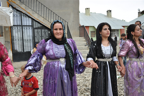 Yüksekova'da 01 ile 05 Haziran 2011 tarihleri arasında  evlenen çiftleri sizler için sayfamıza taşıdık. Yüksekova Güncel olarak tüm çiftlerimize mutluluklar dileriz.