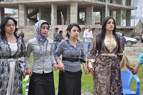 Yüksekova'da 01 ile 05 Haziran 2011 tarihleri arasında  evlenen çiftleri sizler için sayfamıza taşıdık. Yüksekova Güncel olarak tüm çiftlerimize mutluluklar dileriz.