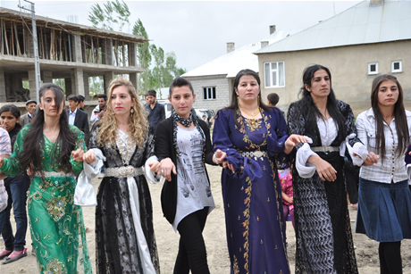 Yüksekova'da 01 ile 05 Haziran 2011 tarihleri arasında  evlenen çiftleri sizler için sayfamıza taşıdık. Yüksekova Güncel olarak tüm çiftlerimize mutluluklar dileriz.