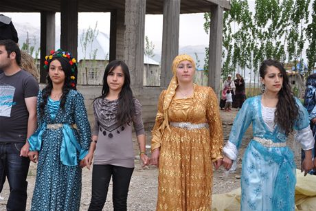 Yüksekova'da 01 ile 05 Haziran 2011 tarihleri arasında  evlenen çiftleri sizler için sayfamıza taşıdık. Yüksekova Güncel olarak tüm çiftlerimize mutluluklar dileriz.