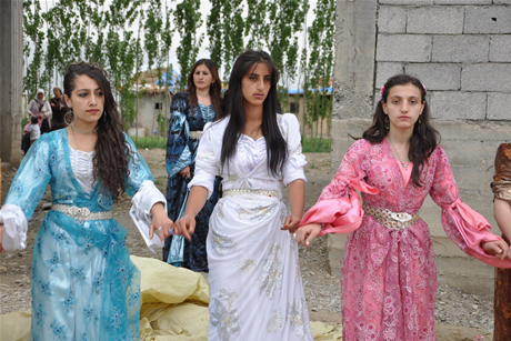 Yüksekova'da 01 ile 05 Haziran 2011 tarihleri arasında  evlenen çiftleri sizler için sayfamıza taşıdık. Yüksekova Güncel olarak tüm çiftlerimize mutluluklar dileriz.