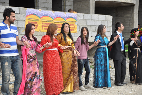 Yüksekova'da 01 ile 05 Haziran 2011 tarihleri arasında  evlenen çiftleri sizler için sayfamıza taşıdık. Yüksekova Güncel olarak tüm çiftlerimize mutluluklar dileriz.