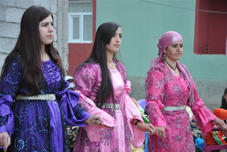 Yüksekova'da 01 ile 05 Haziran 2011 tarihleri arasında  evlenen çiftleri sizler için sayfamıza taşıdık. Yüksekova Güncel olarak tüm çiftlerimize mutluluklar dileriz.