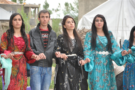 Yüksekova'da 01 ile 05 Haziran 2011 tarihleri arasında  evlenen çiftleri sizler için sayfamıza taşıdık. Yüksekova Güncel olarak tüm çiftlerimize mutluluklar dileriz.