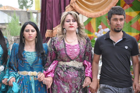 Yüksekova'da 01 ile 05 Haziran 2011 tarihleri arasında  evlenen çiftleri sizler için sayfamıza taşıdık. Yüksekova Güncel olarak tüm çiftlerimize mutluluklar dileriz.