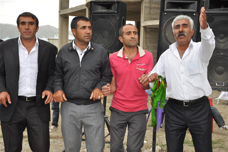 Yüksekova'da 01 ile 05 Haziran 2011 tarihleri arasında  evlenen çiftleri sizler için sayfamıza taşıdık. Yüksekova Güncel olarak tüm çiftlerimize mutluluklar dileriz.