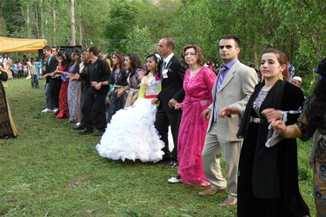 Yüksekova'da 01 ile 05 Haziran 2011 tarihleri arasında  evlenen çiftleri sizler için sayfamıza taşıdık. Yüksekova Güncel olarak tüm çiftlerimize mutluluklar dileriz.